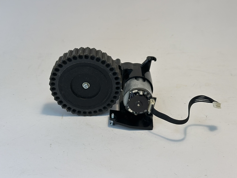 Колесо с двигателем (мотором) правое для робота-пылесоса Polaris PVCR 3900 IQ Home Panorama Aqua