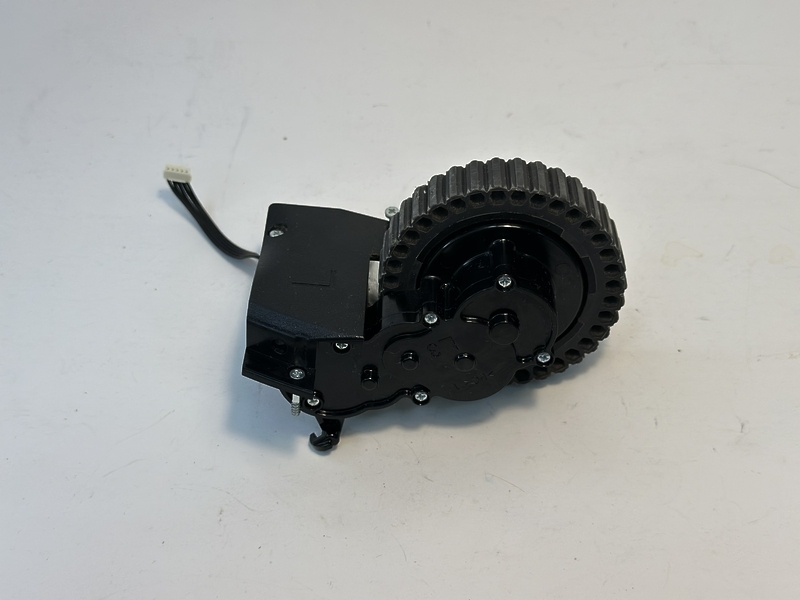 Колесо с двигателем (мотором) левое для робота-пылесоса Polaris PVCR 3900 IQ Home Panorama Aqua