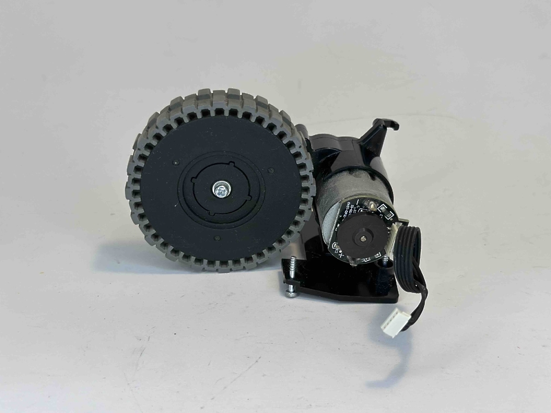 Колесо правое с двигателем (мотором) для робота-пылесоса Polaris PVCR 0930 SmartGo