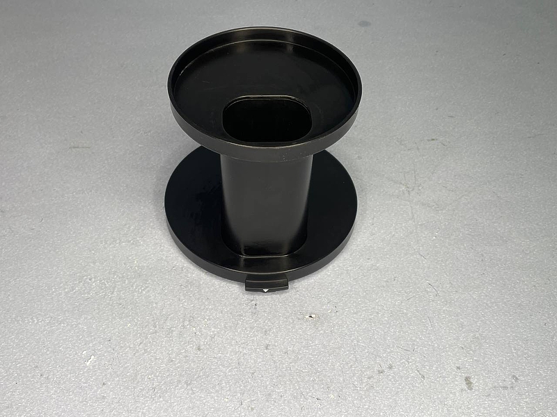 Горловина для загрузки продуктов шнековой соковыжималки Redmond RJ-930S