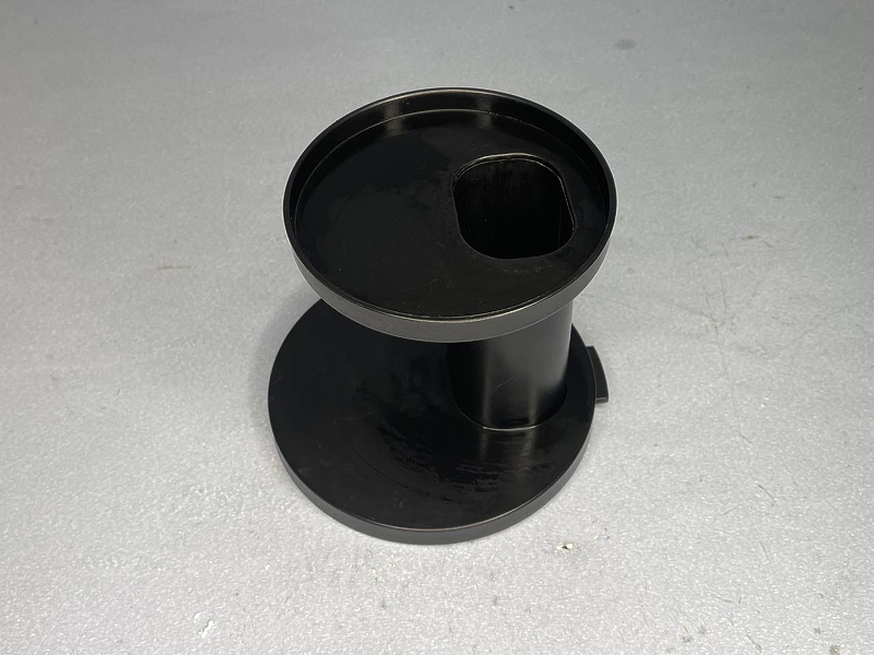 Горловина для загрузки продуктов шнековой соковыжималки Redmond RJ-930S