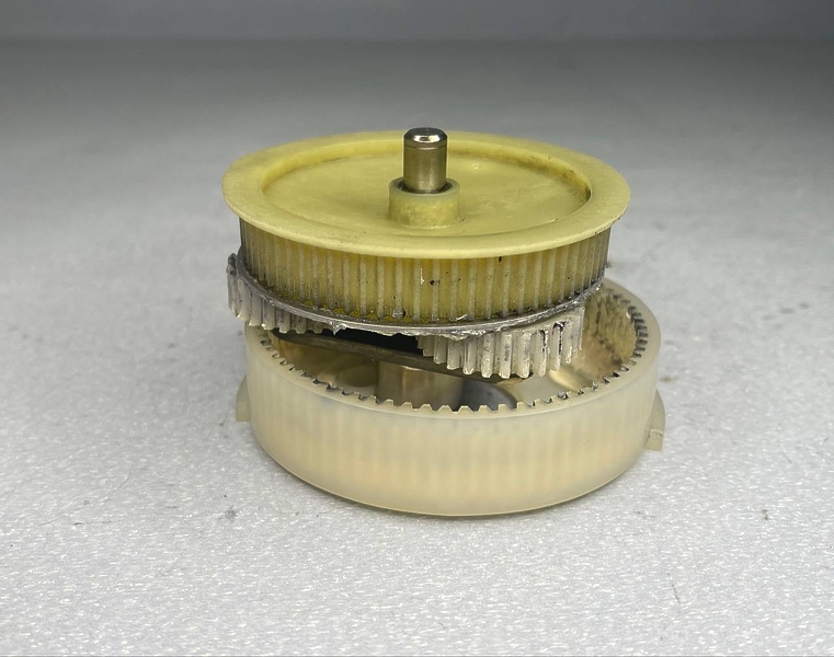 Редуктор в сборе для насадки-ломтерезки KENWOOD AT340