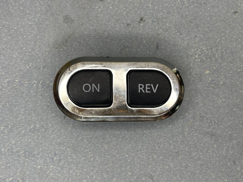 Пластиковые кнопки для мясорубки Polaris PMG 2039A