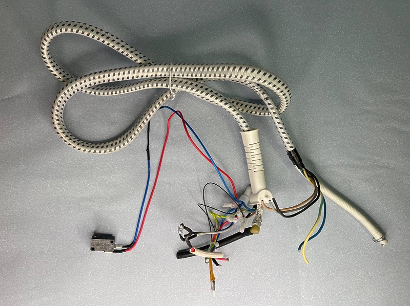 Шланг подачи пара с проводом подогрева подошвы для парогенератора ENDEVER DELTA-400