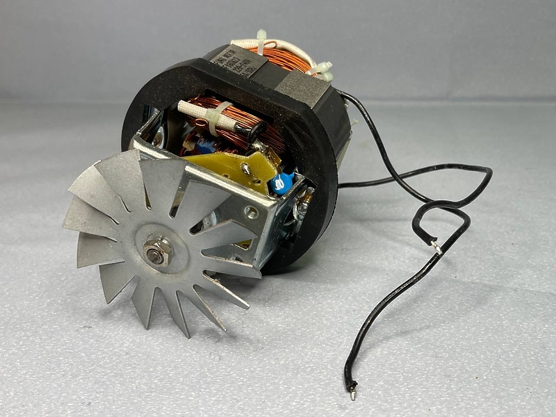 Двигатель (мотор) YAT FUNG MOTOR YF88SM23 для стационарного блендера