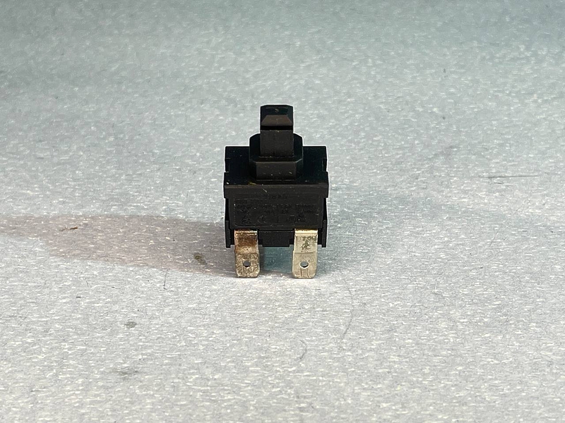 Кнопка включения универсальная YIBAO PAD-2113