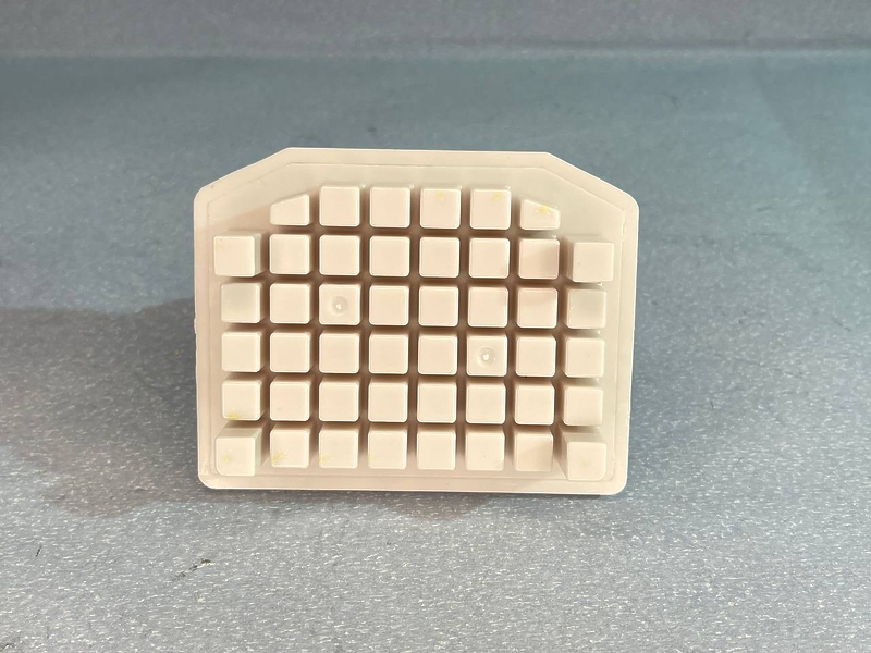 Приспособление для очистки насадки для нарезки кубиками для блендера Redmond RHB-2974