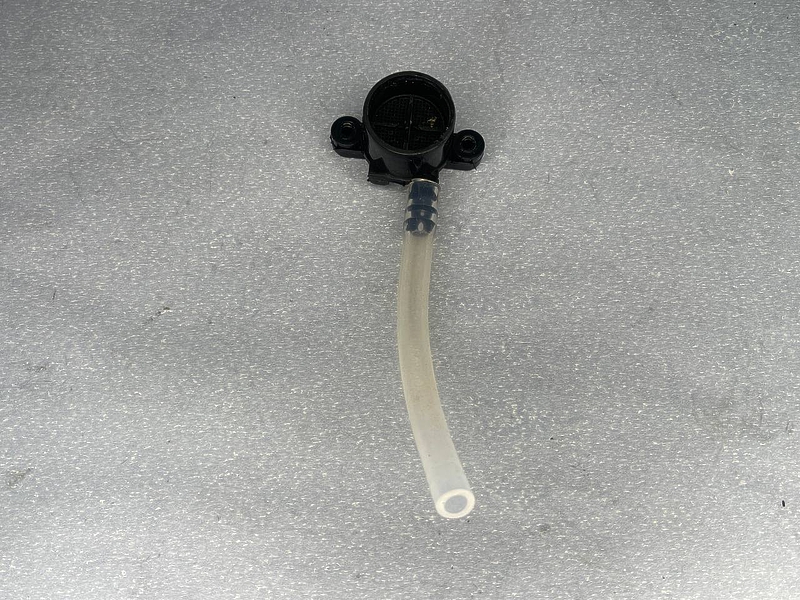 Штуцер бака воды для кофеварки Redmond RCM-1512