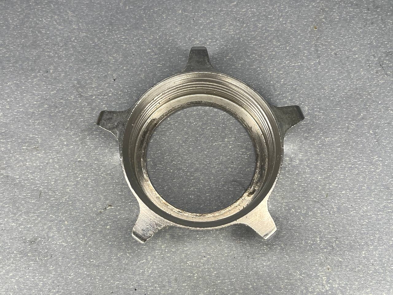 Гайка на корпус шнека для мясорубки REDMOND RMG-1237