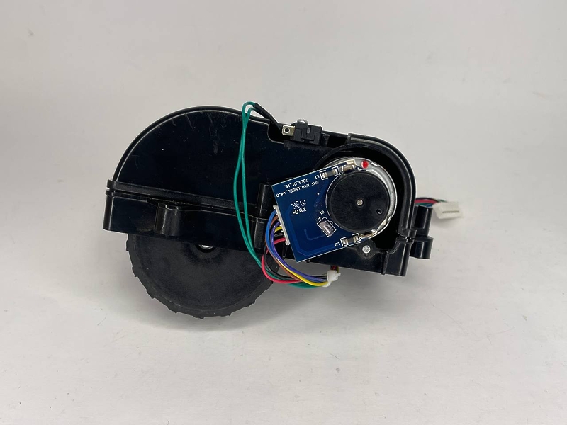 Колесо с двигателем (мотором) для робота-пылесоса Redmond RV-R450